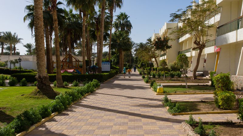 Vor dem nördlichen Gebäude des Regina Swiss Inn Resort, Hurghada, Ägypten