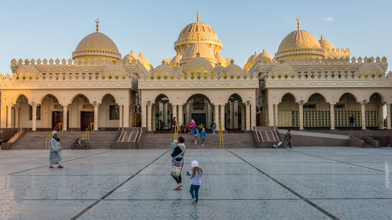 Die rollstuhlgerechte Moschee 'Al Mina Mosque' in Hurghada