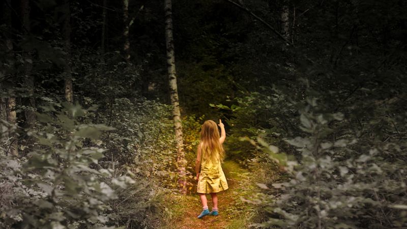 Empower the Child, Mädchen im Wald