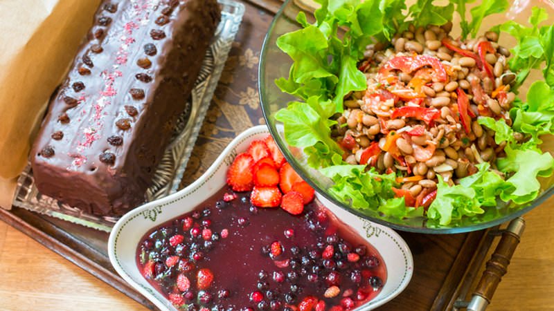Unsere Beisteuerung zum Veganertreffen: Kuchen, Bohnensalat und Schwabbeliges