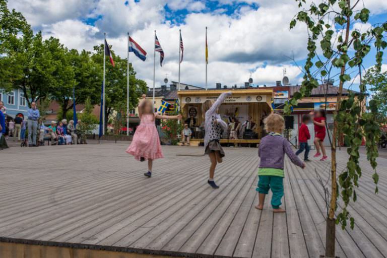 midsommar-in-schweden-torsby-oder-stmark-v-rmland