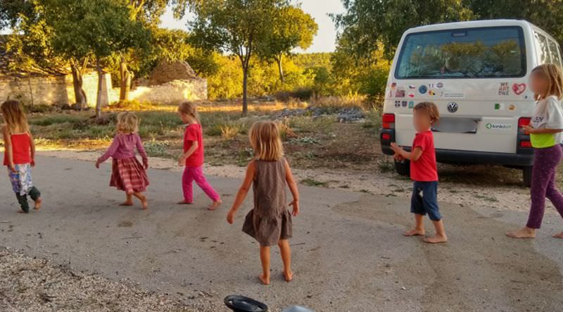 Mit Kindern in Kroatien: spielende Kinder auf der Straße