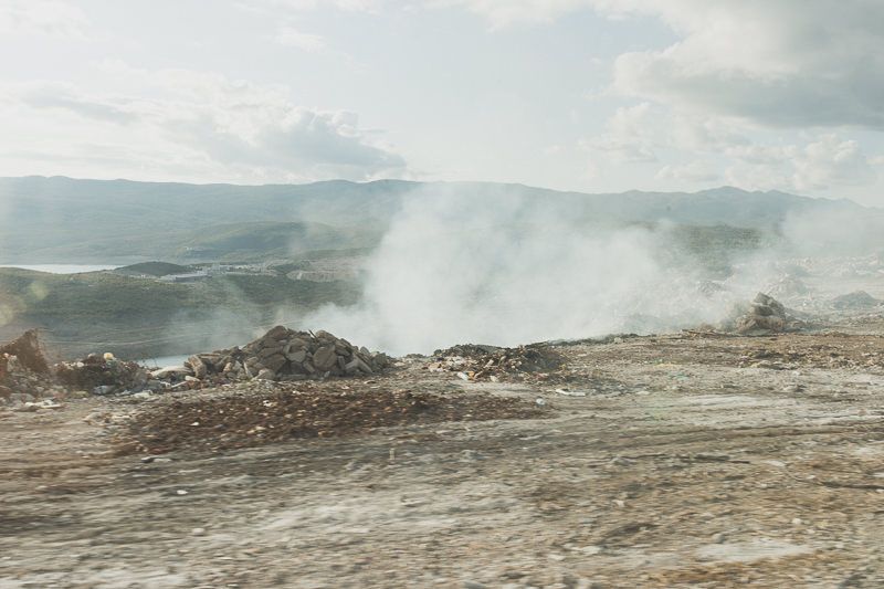Kurz vor Montenegro: Müllhalde am Bilećko jezero