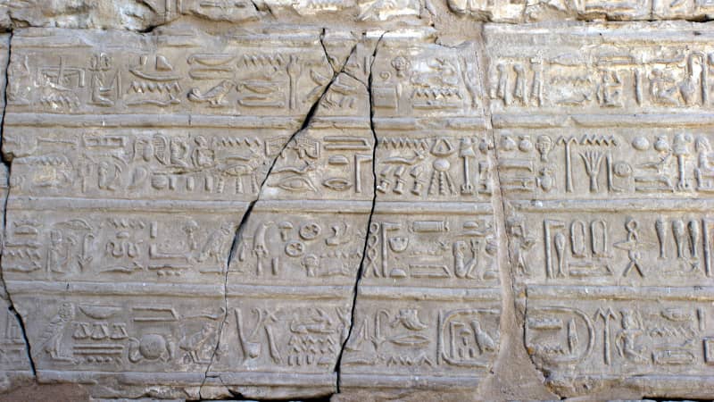 Hieroglyphen im Karnak-Tempel