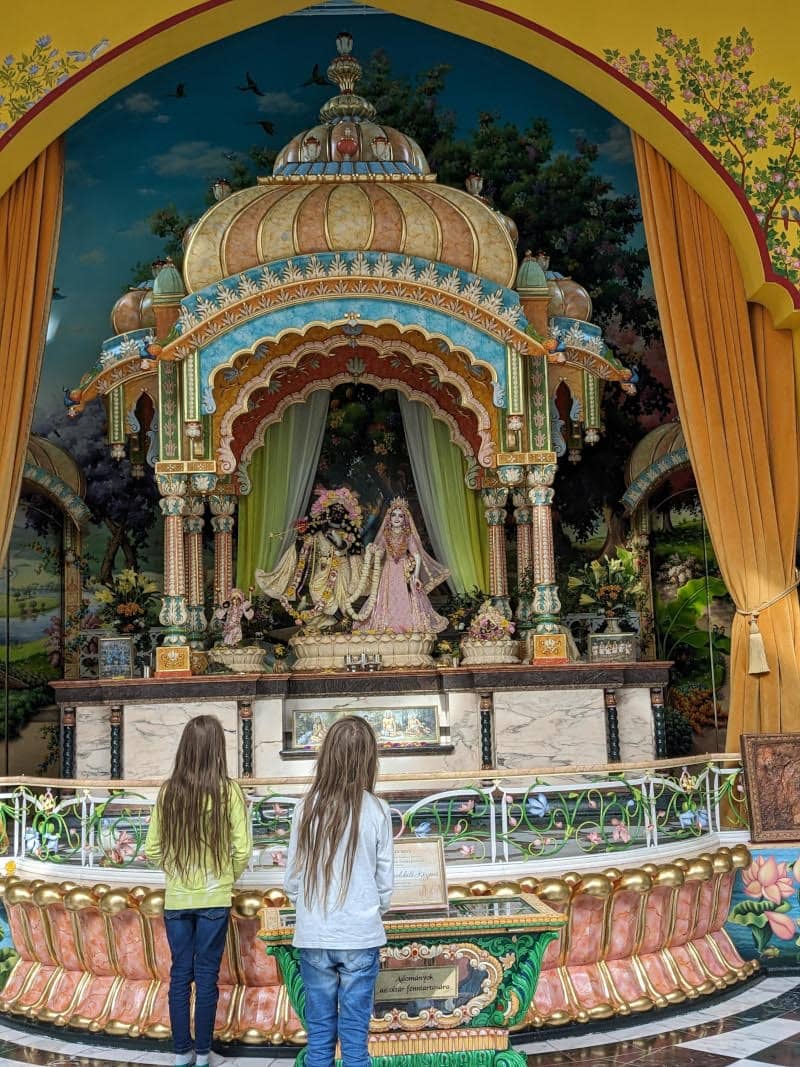 Besuch in einem hinduistischen Tempel in Ungarn