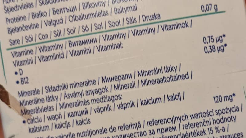 Etikett eines veganen Lebensmittels mit zugesetzten Vitaminen