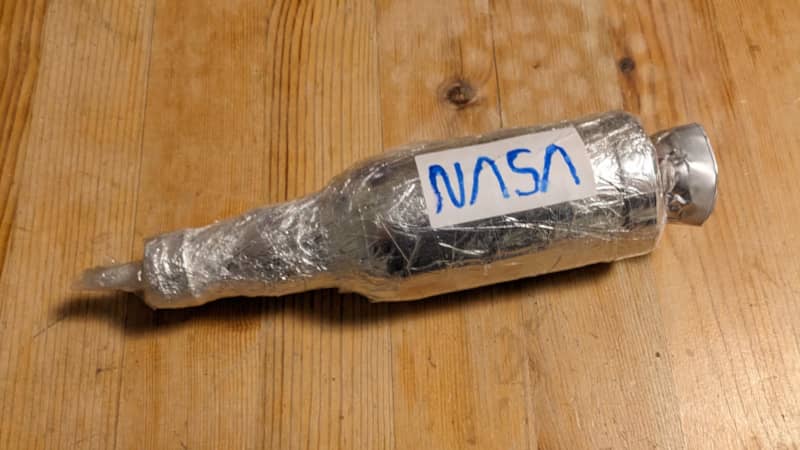 Selbstgebastelte NASA-Rakete fürs Flaschendrehen