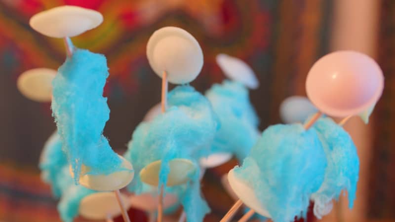 Süß-saure UFOs und galaktische Nebel aus blauer Zuckerwatte